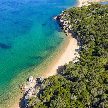 Con Piscina A 4 Km Da Baja Sardinia 公寓式酒店