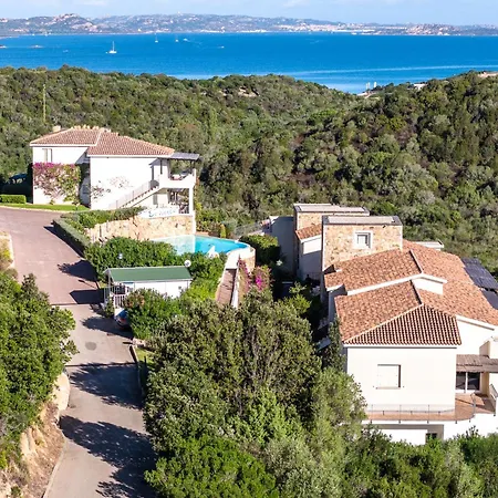 Con Piscina A 4 Km Da Baja Sardinia Hotel apartamentowy Cala Bitta