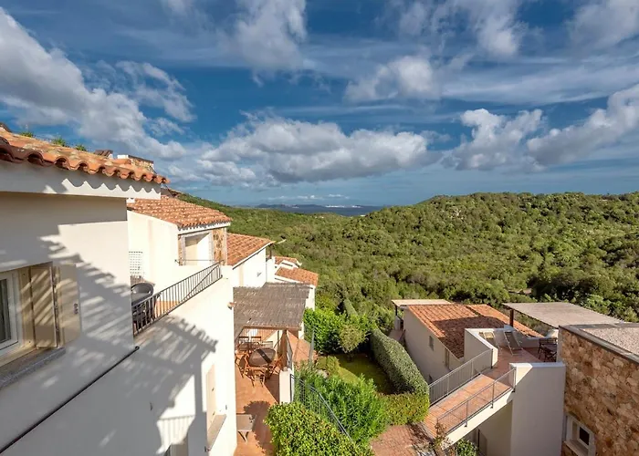 Con Piscina A 4 Km Da Baja Sardinia 3*